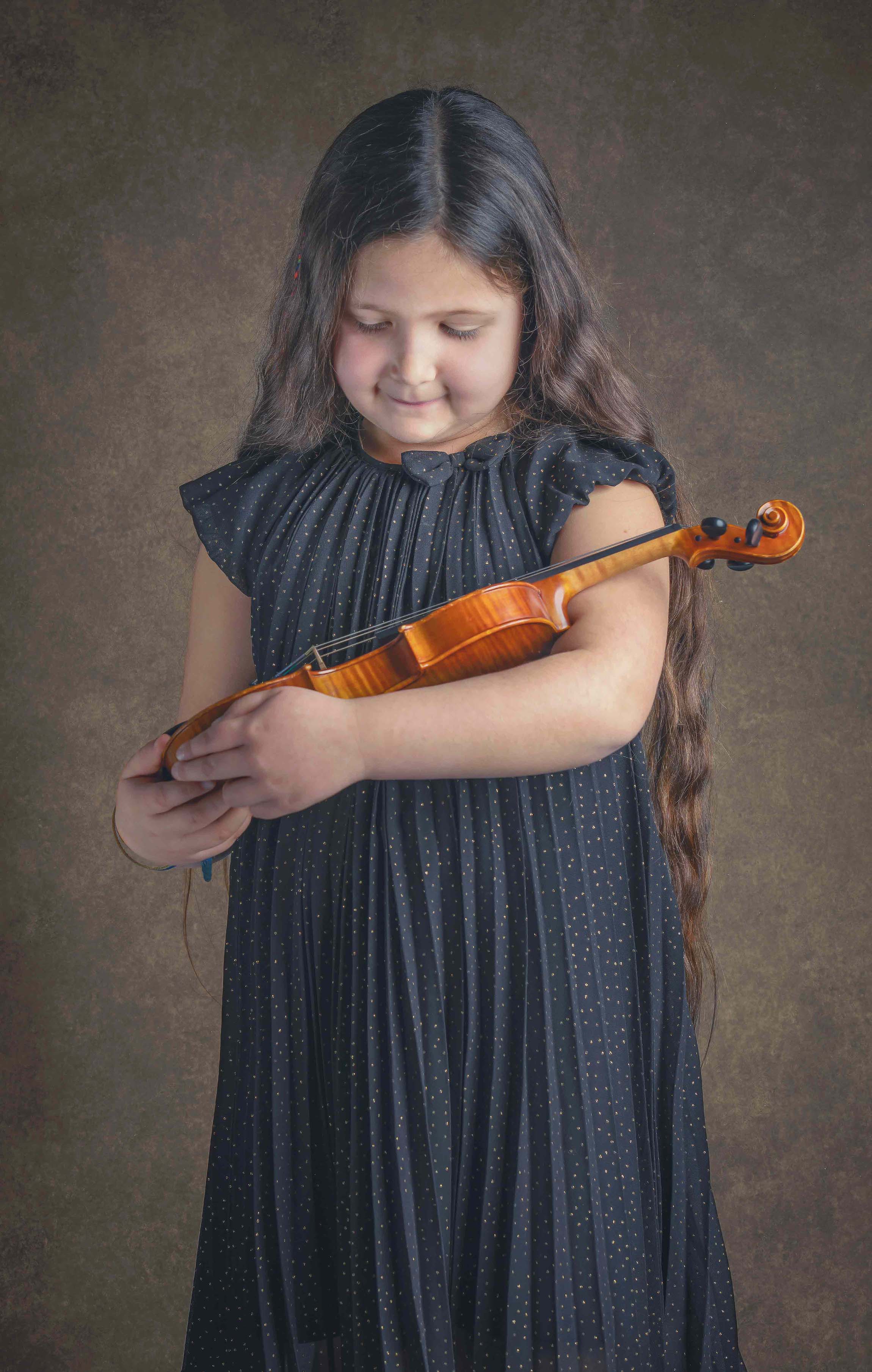 violinist with her violin