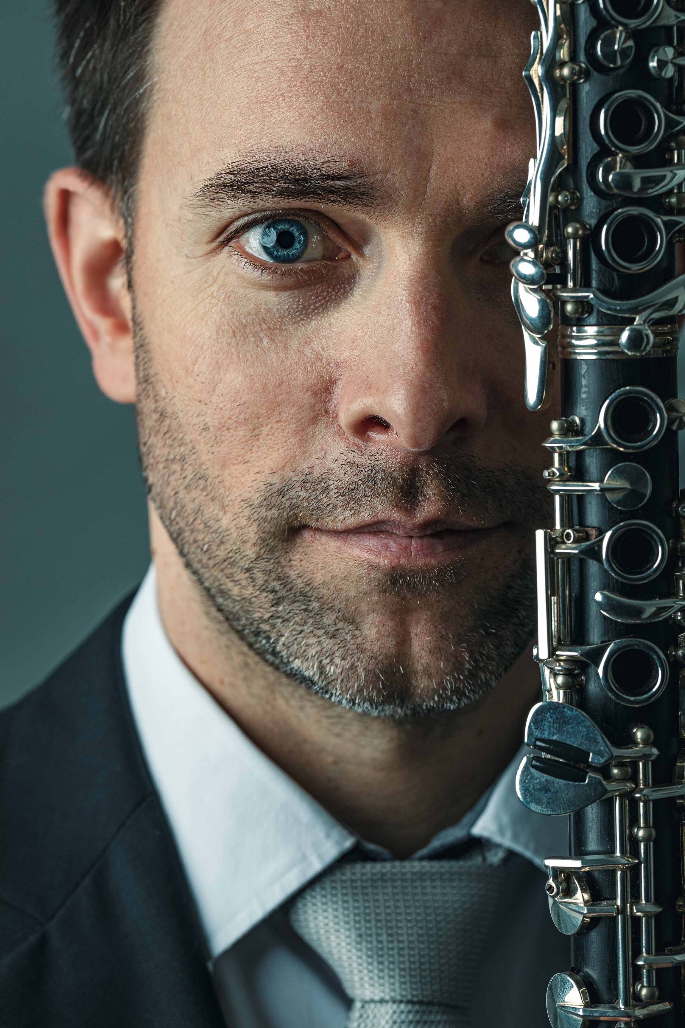 musician portrait with his clarinet
