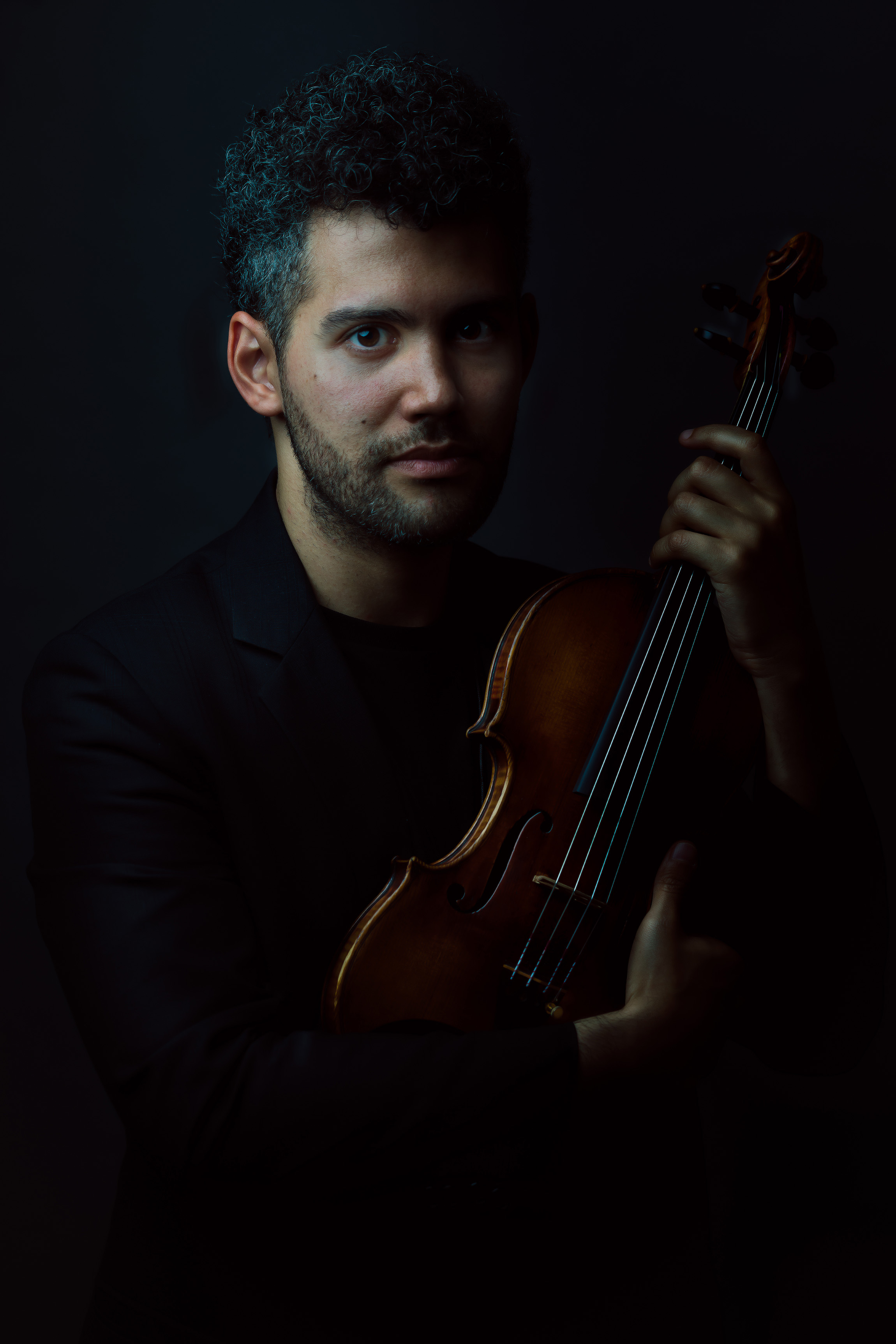 violinist with his violin