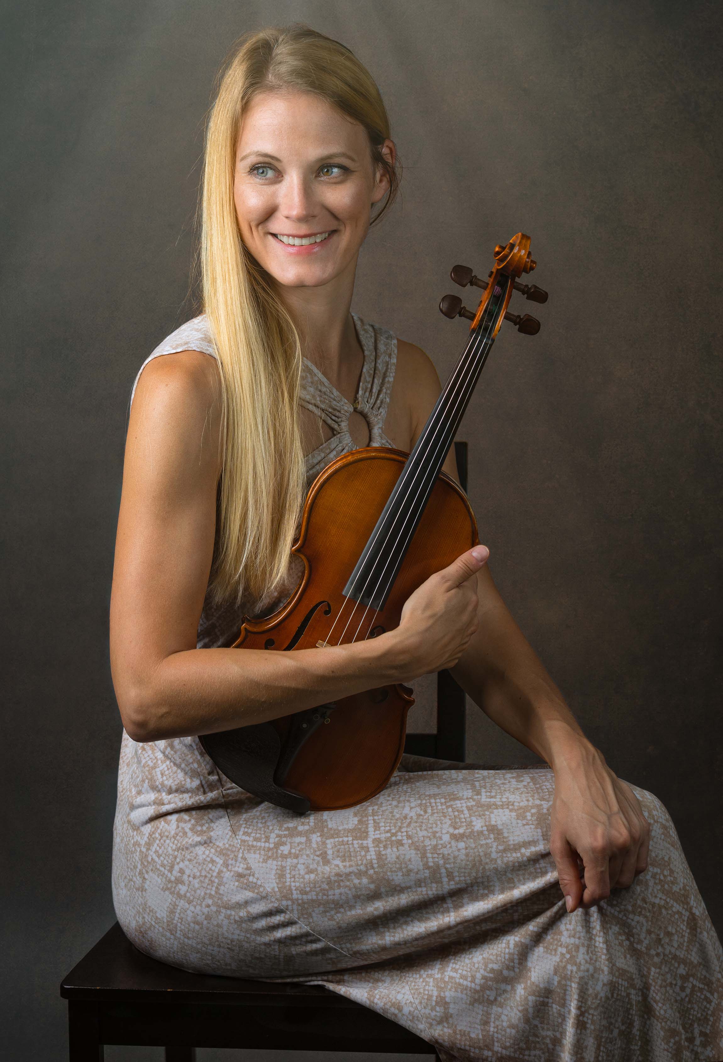 woman smiling with her violin